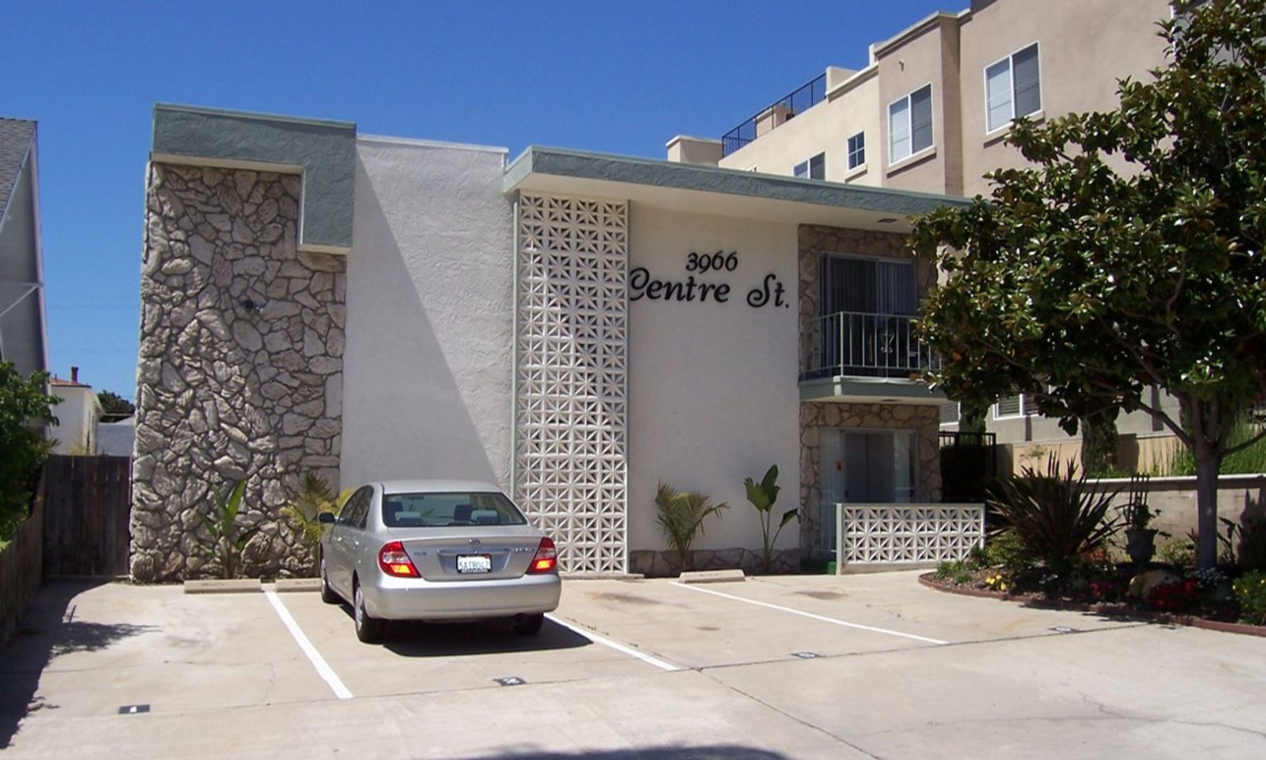 San Diego Apartment: 3966 Centre St.