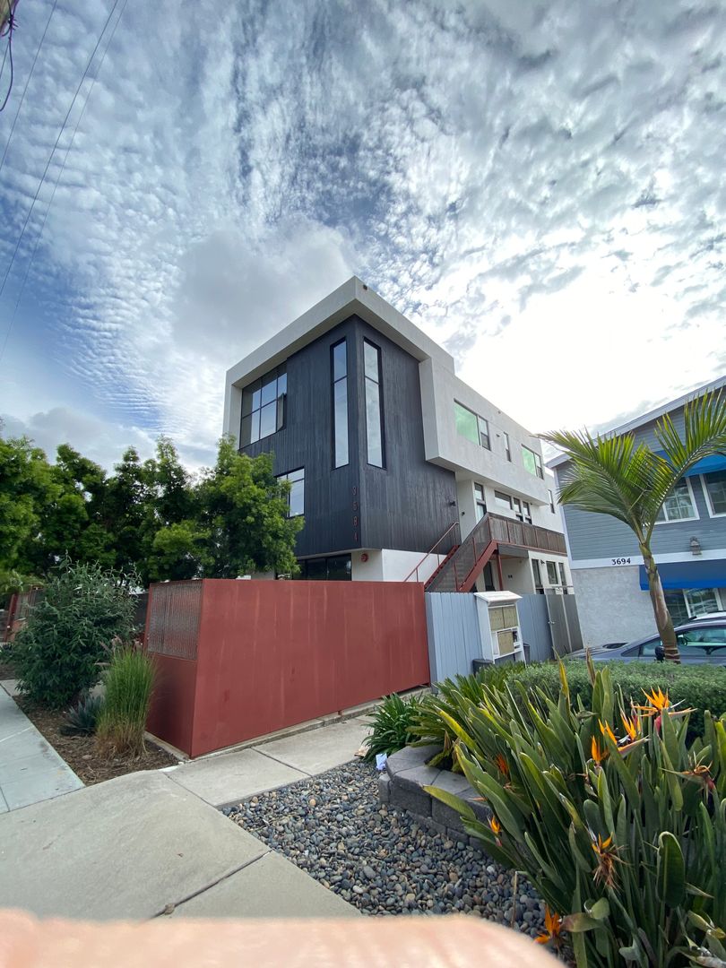 San Diego Apartment: 3684 Alabama