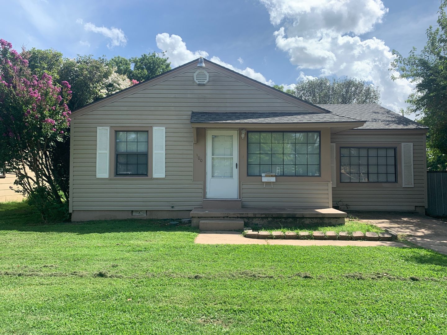 Midwest City House: 300 Russell Drive