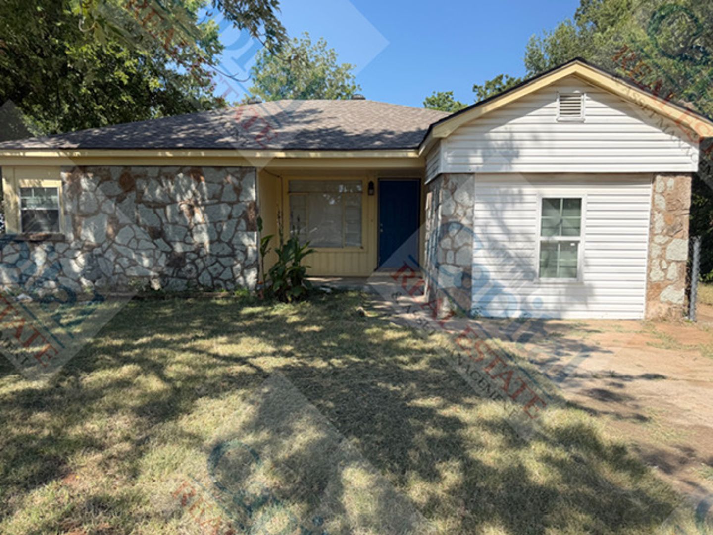 Midwest City House: 1117 N. Beach Avenue
