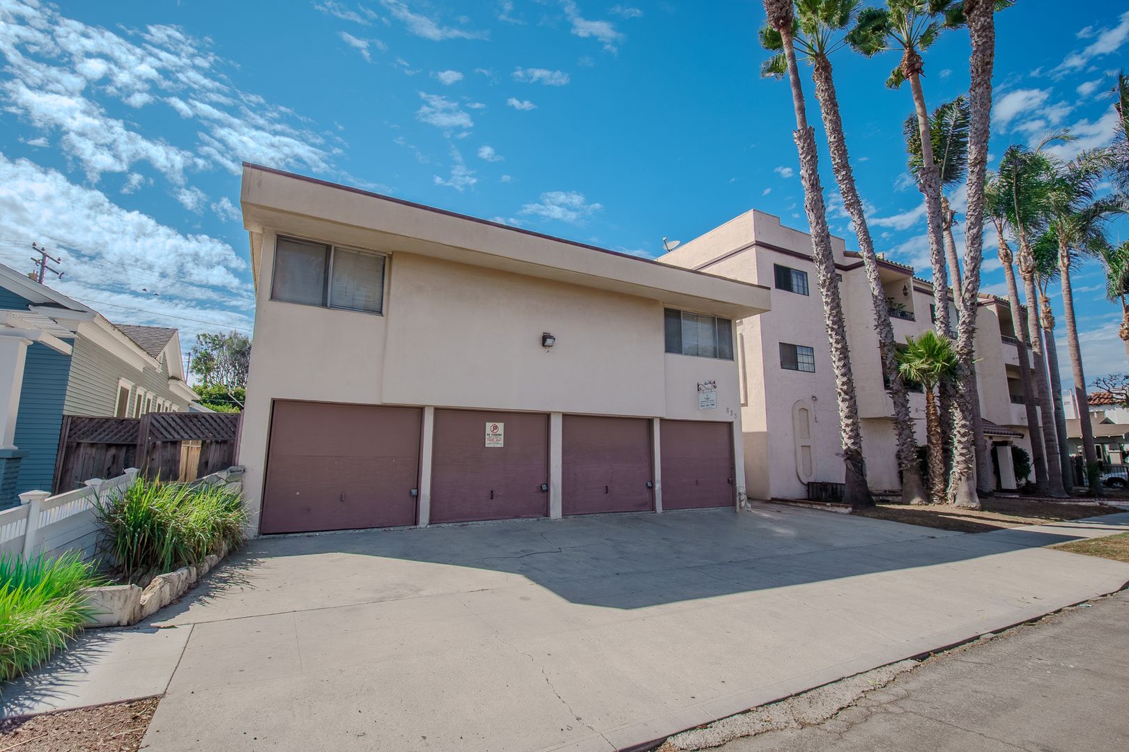 Long Beach Apartment: 833 Gardenia Avenue