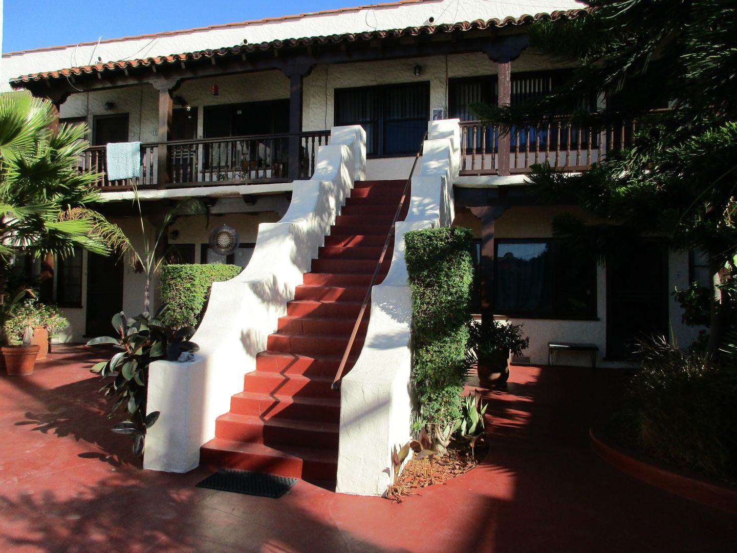 Long Beach Apartment: 1810 E. 7th St.