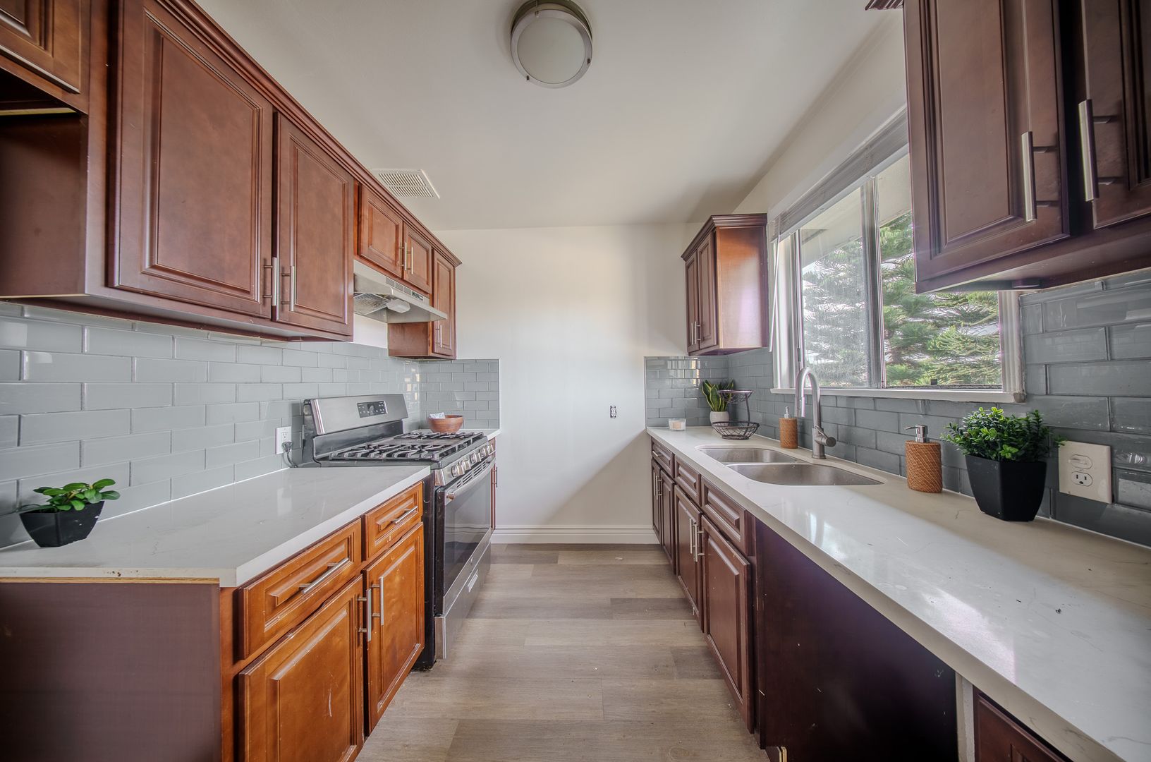 Long Beach Apartment: 801-931 E. 46th Street