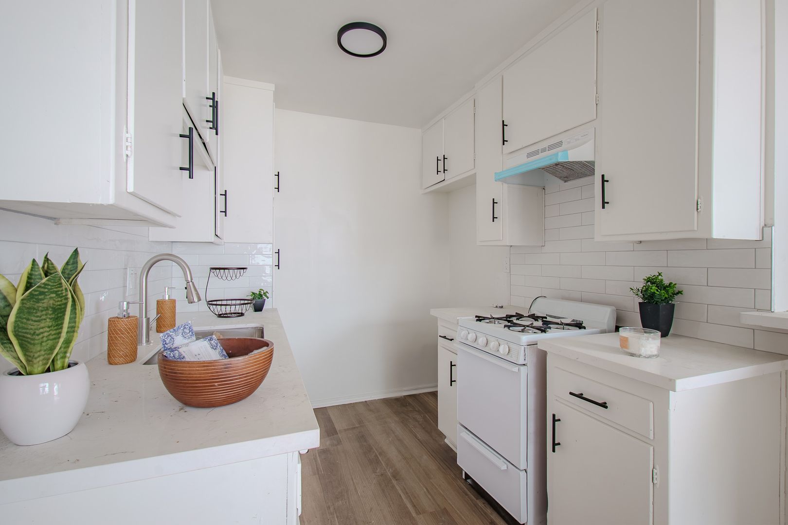 Long Beach Apartment: 230 - 248 Olive Avenue