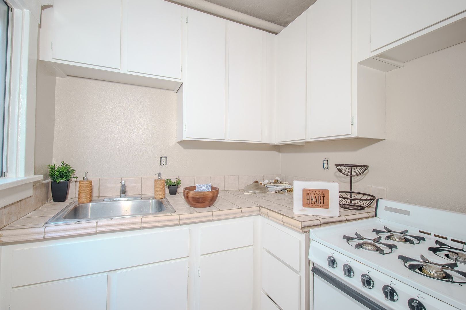 Long Beach Apartment: 65 Linden Ave.