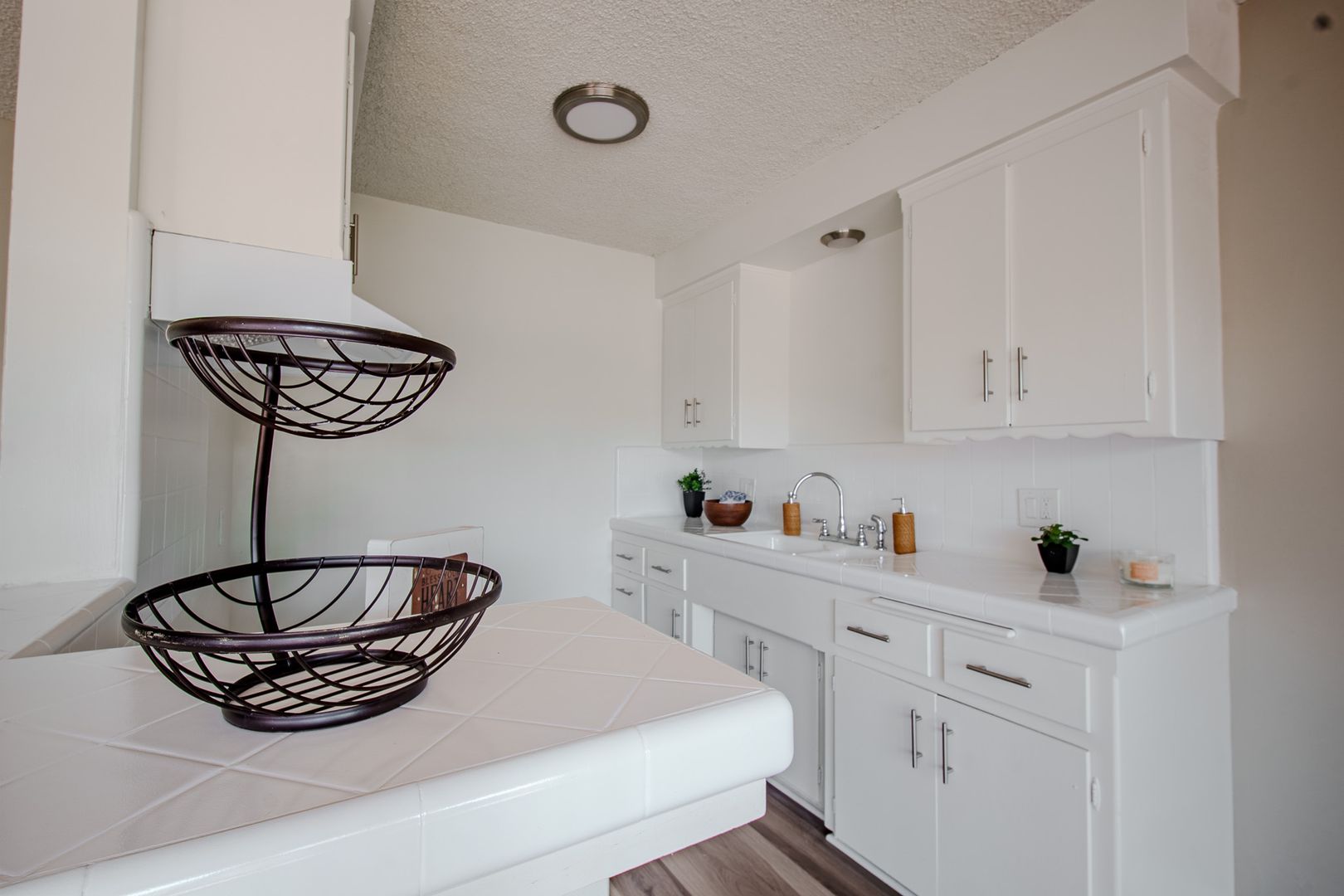 Long Beach Apartment: 1904 Pine Ave.