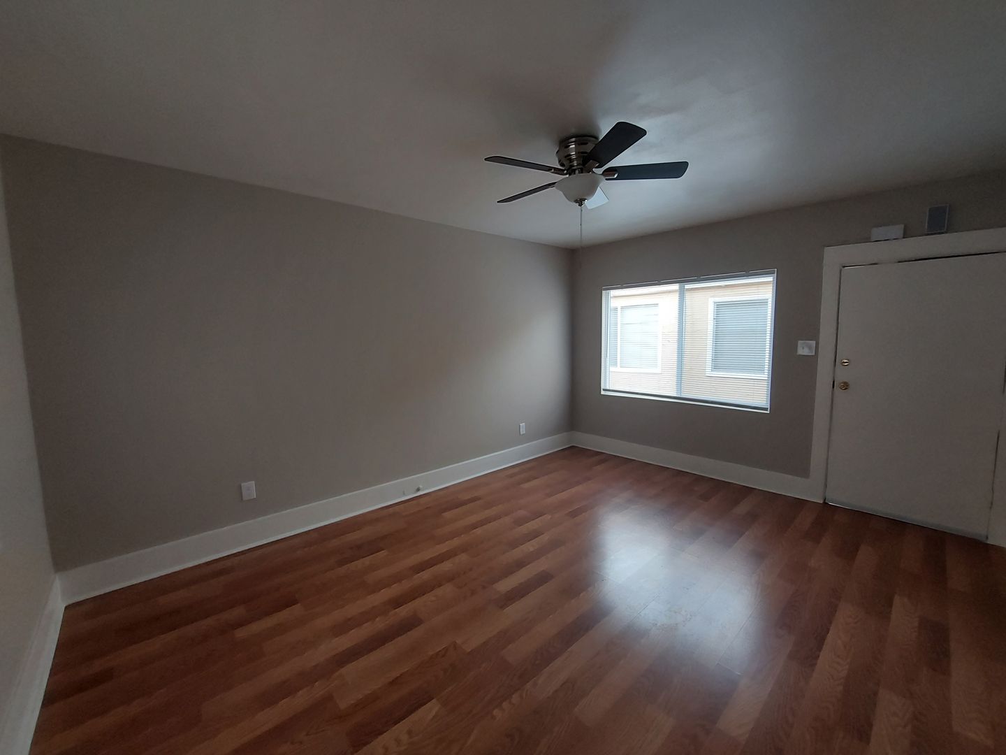 Long Beach Apartment: 1335 Junipero Ave