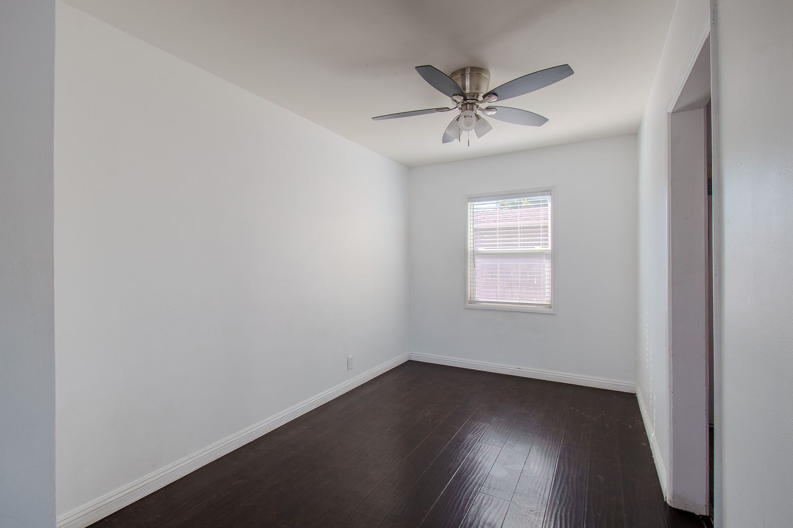 Long Beach Apartment: 1511 E. Wardlow Rd