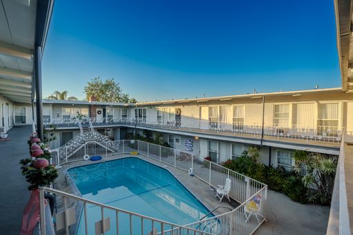 Rare 3 Bedroom Find in Lakewood – Pool & Parking Included – photo 1
