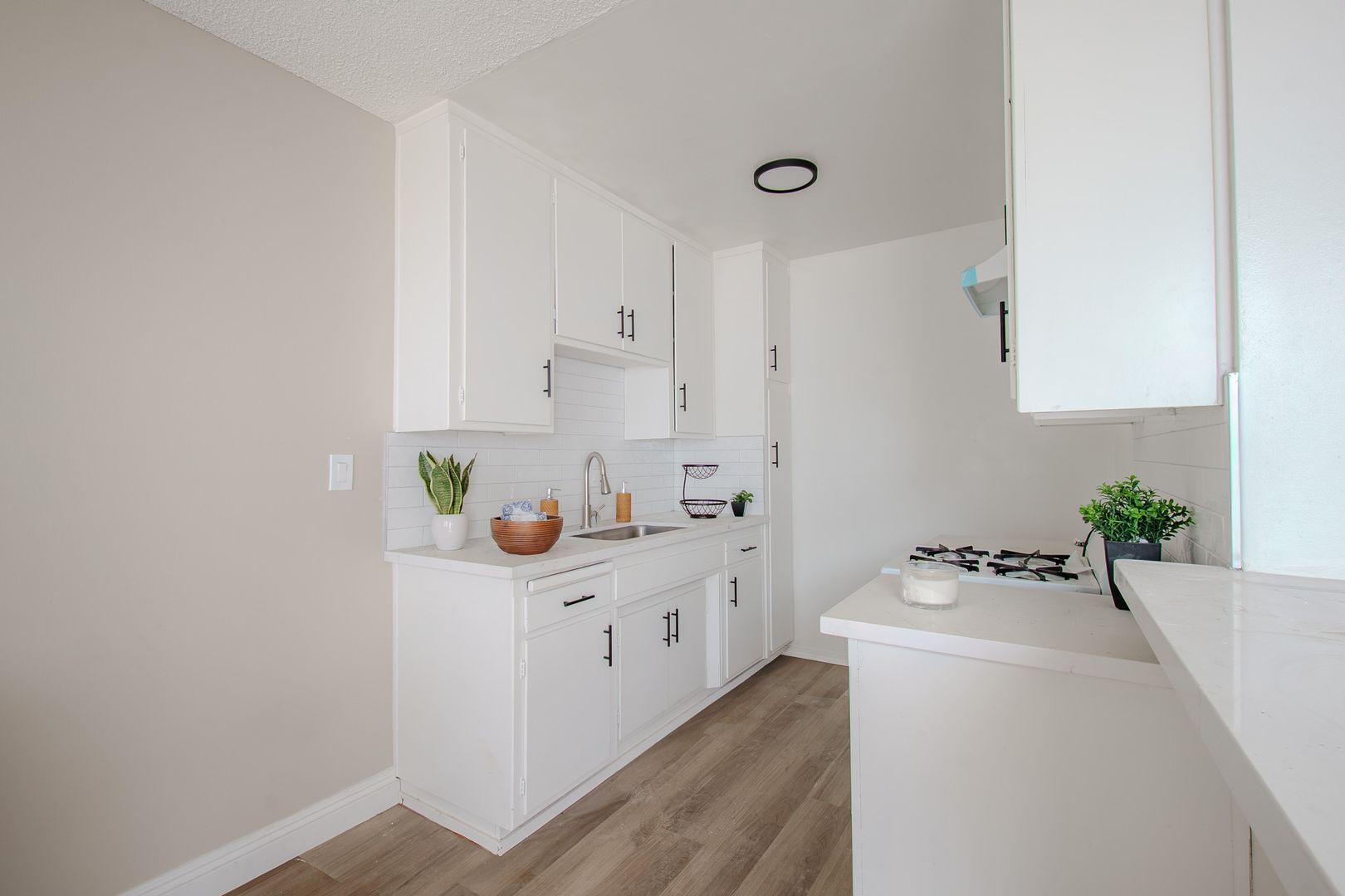 Long Beach Apartment: 230 - 248 Olive Avenue