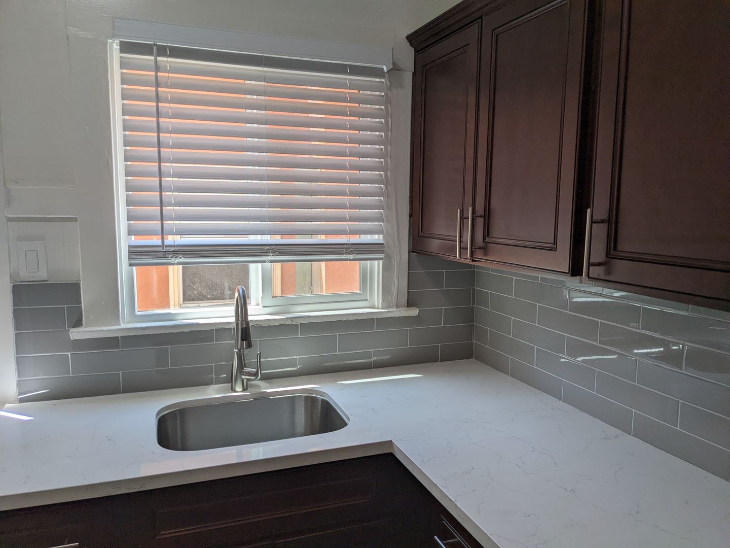 Long Beach Apartment: 828 Chestnut Ave.