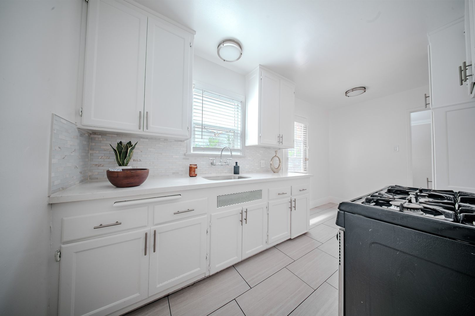 Long Beach Apartment: 922 E. 2nd St.