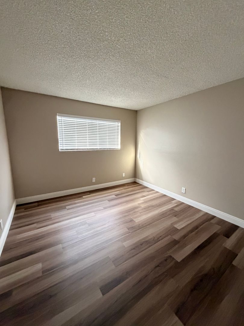 Signal Hill Apartment: 1967 Stanley Ave
