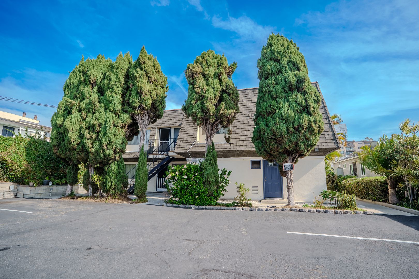 Signal Hill Apartment: 1966 Junipero Ave