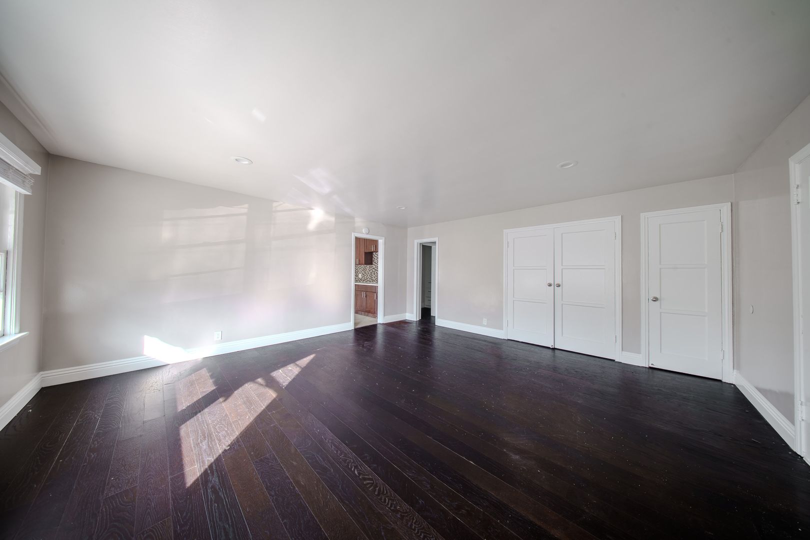 Long Beach Apartment: 32 Esperanza Ave.