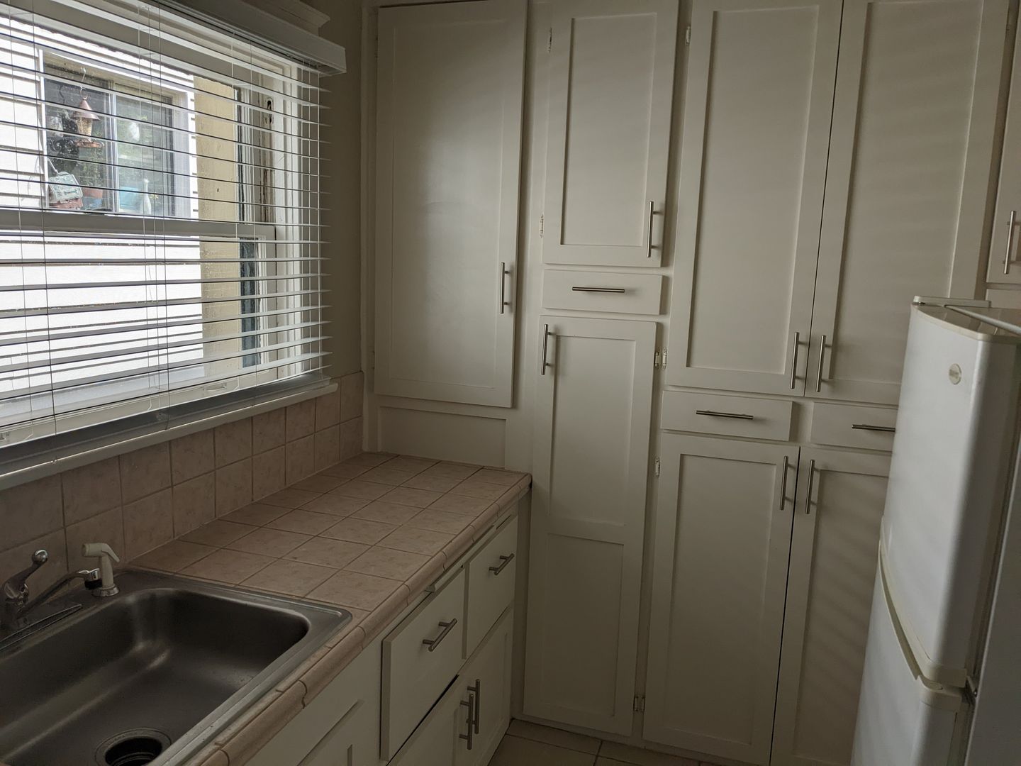 Long Beach Apartment: 57 Linden Ave