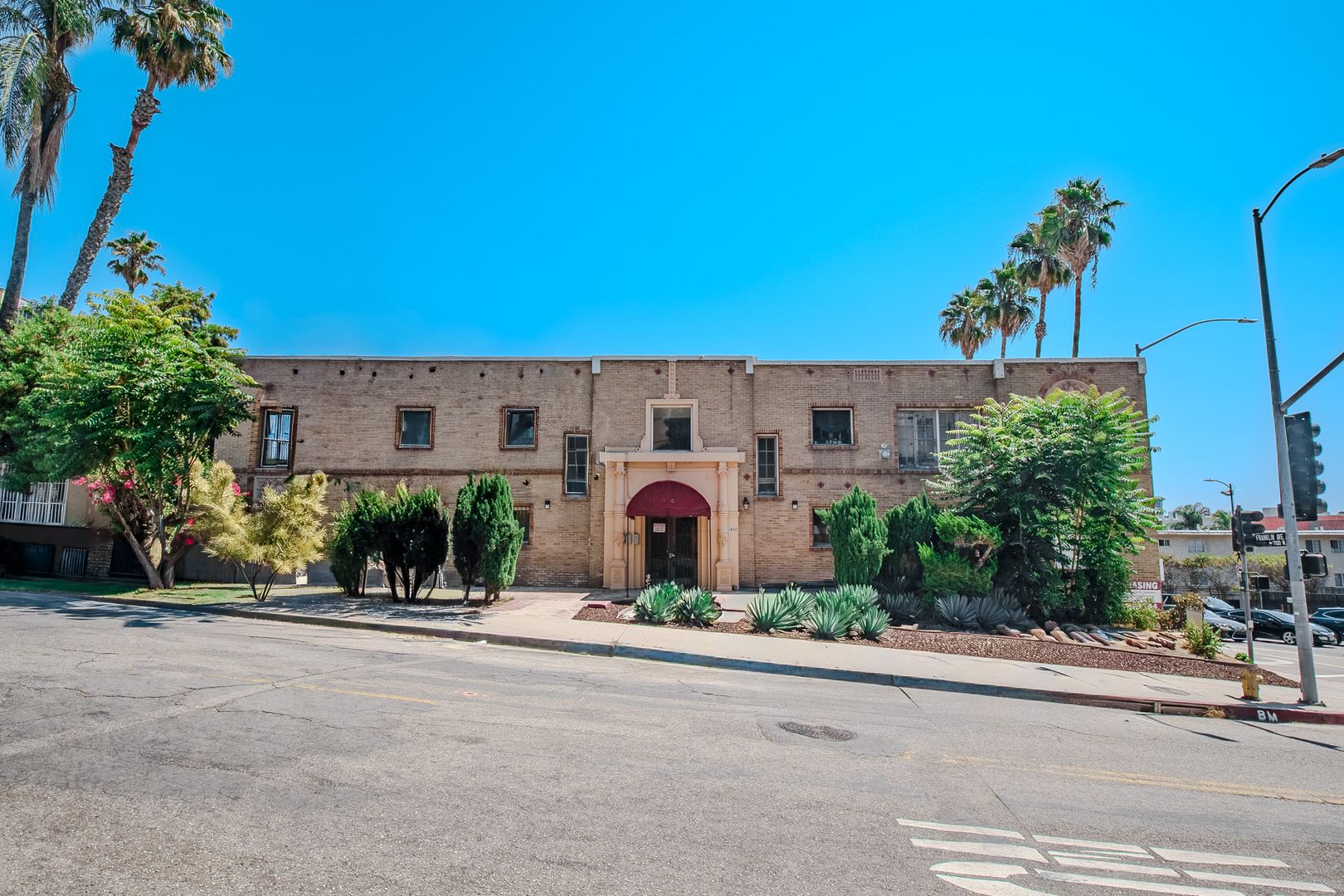 Los Angeles Apartment: 1800 North La Brea Ave