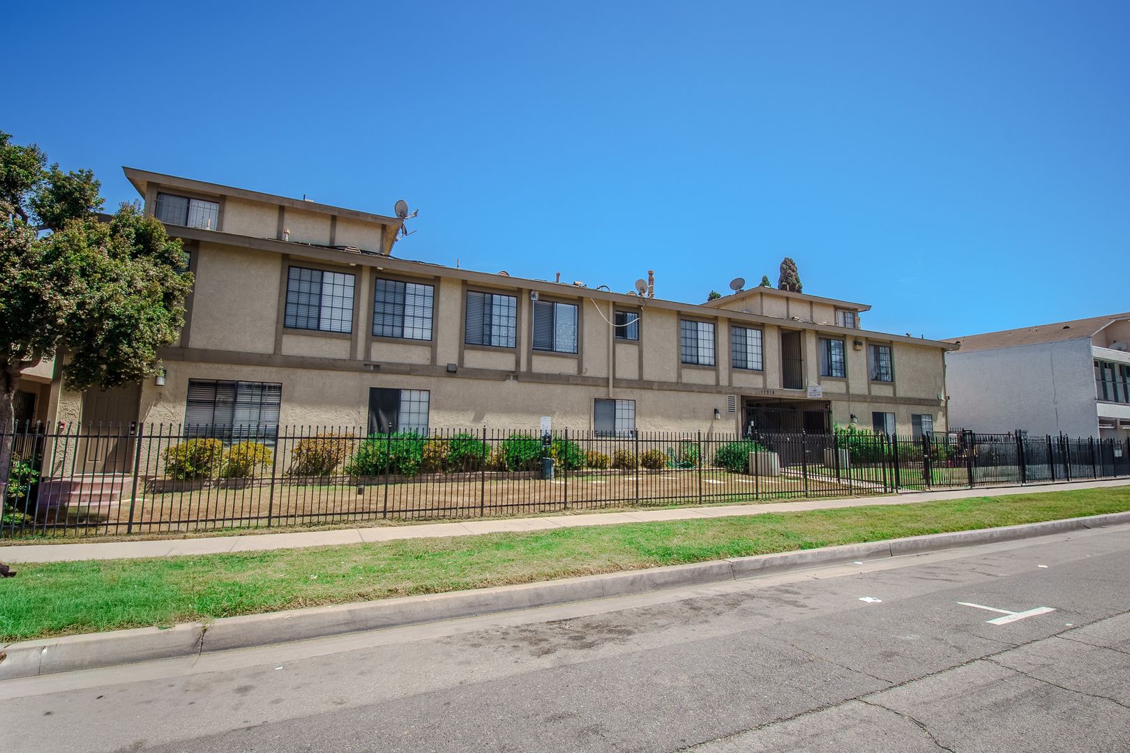 Hawthorne Apartment: 12914 Doty Ave