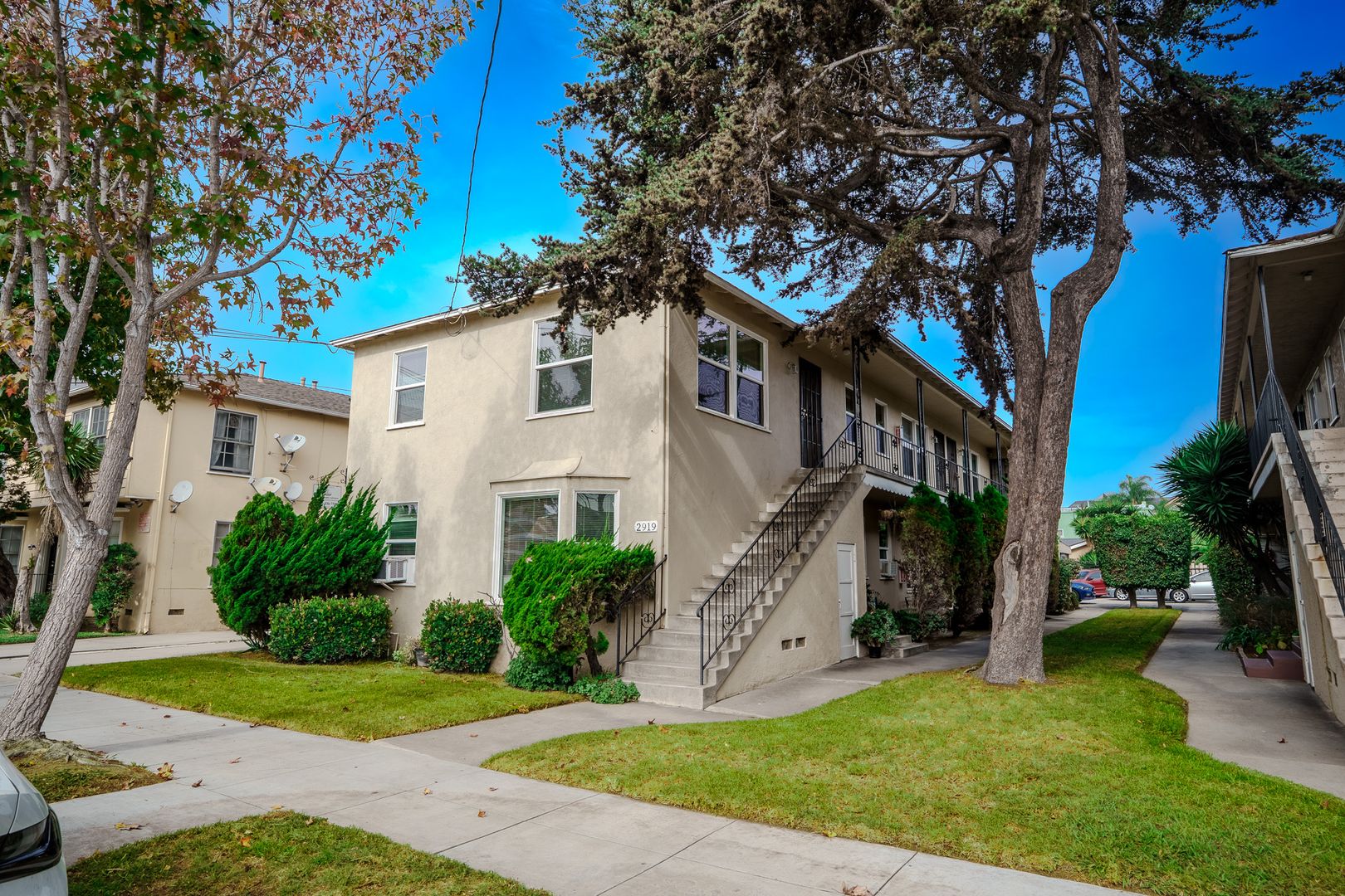 Long Beach Apartment: 2919-2925 Theresa St