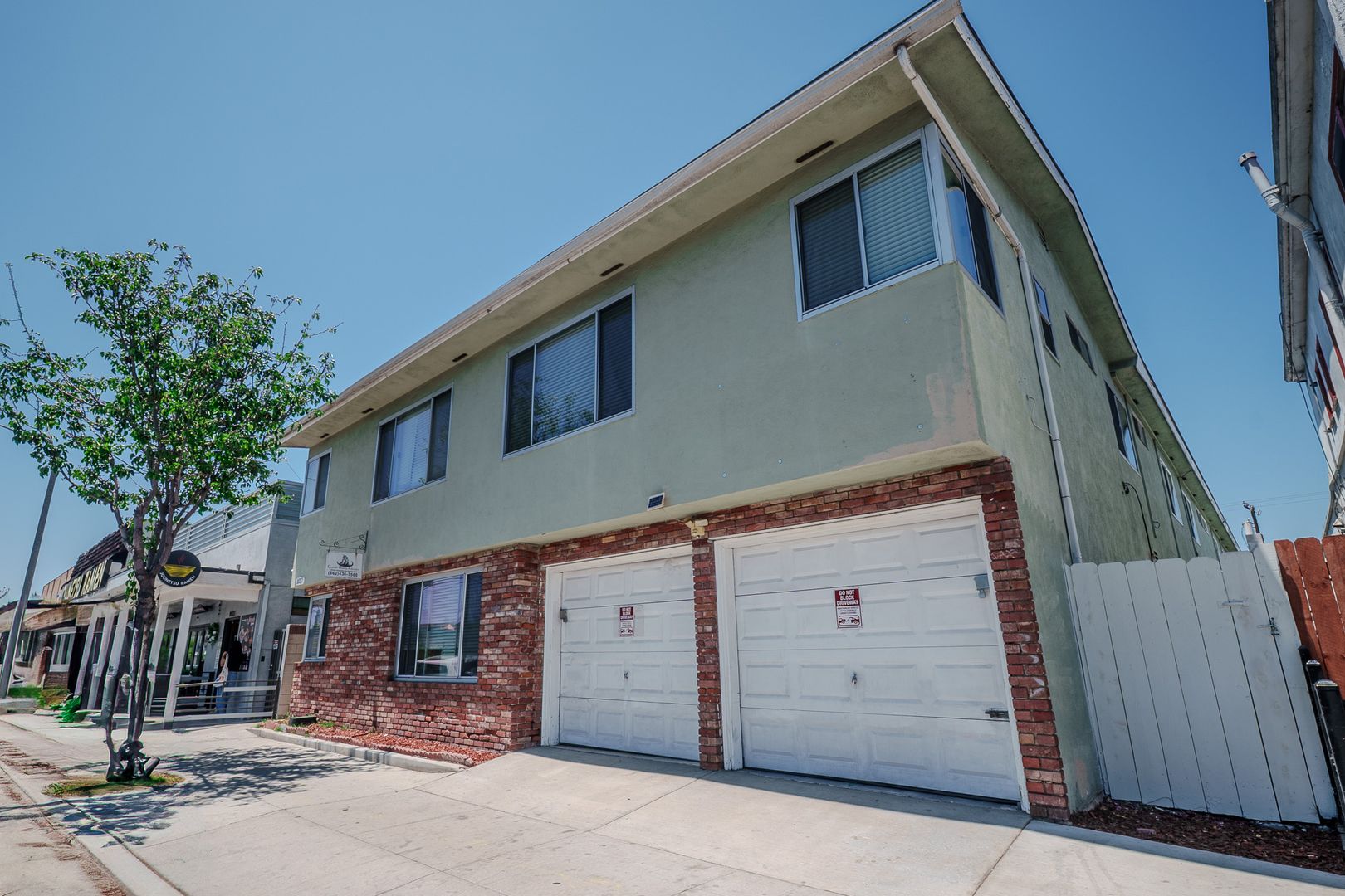 Long Beach Apartment: 1037 E. 4th St