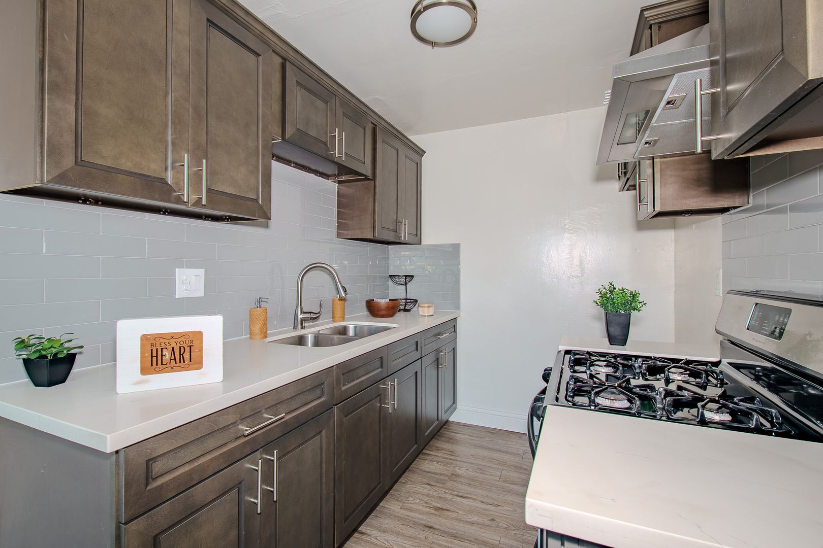 Long Beach Apartment: 631 Almond Ave.