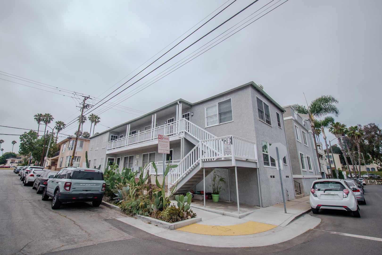 Long Beach Apartment: 4115 E 1st St.