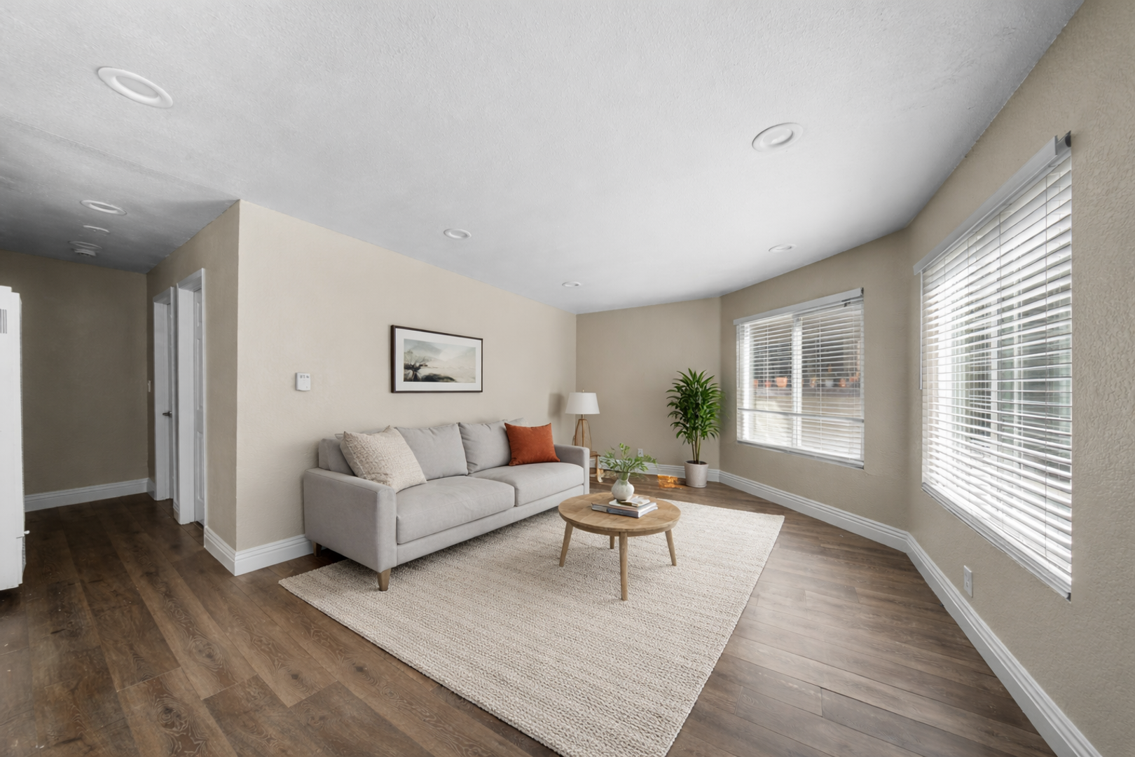 Long Beach Apartment: 1190 Newport Ave.