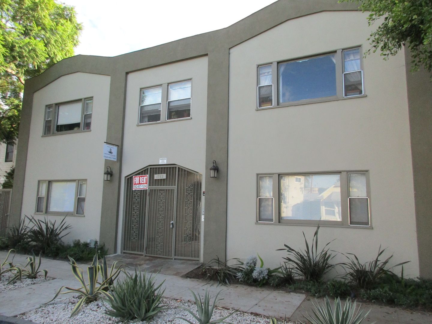Long Beach Apartment: 1762 E 3rd St