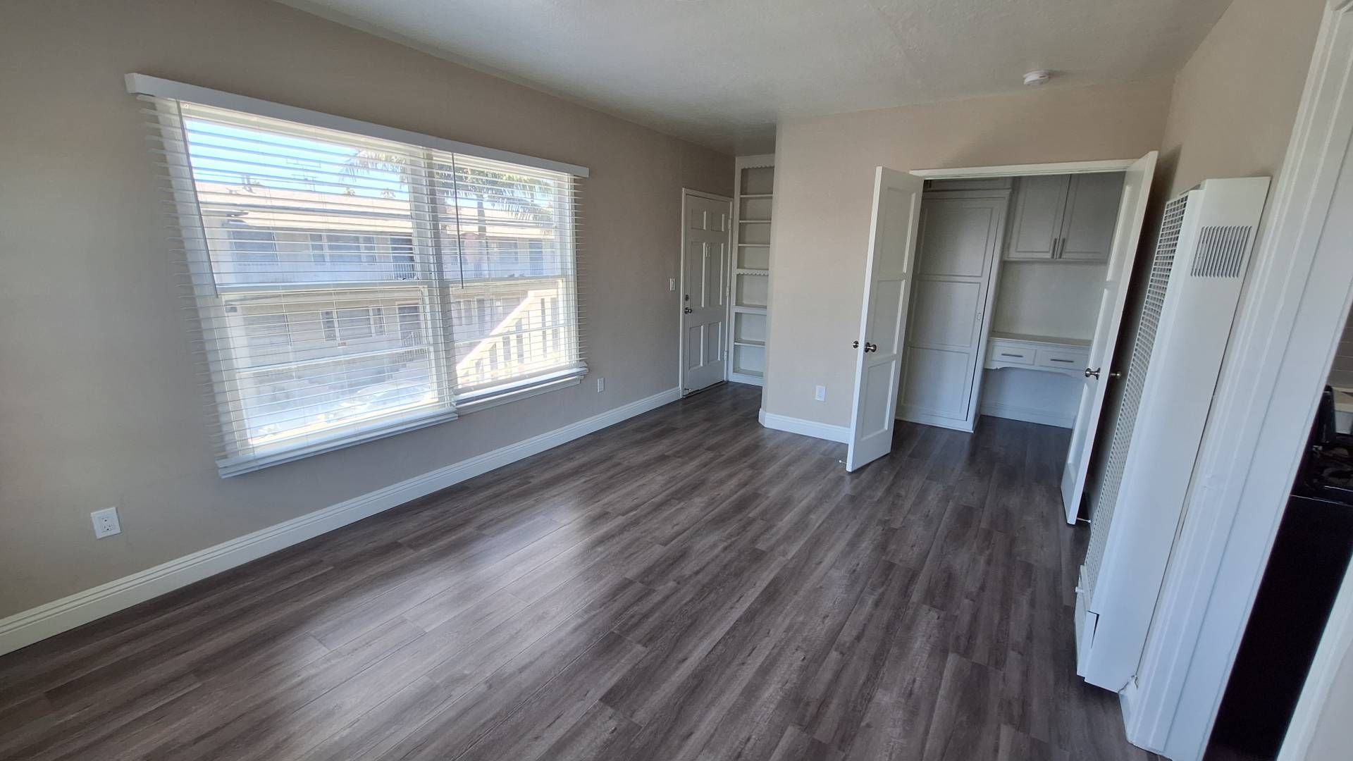 Long Beach Apartment: 4115 E 1st St.