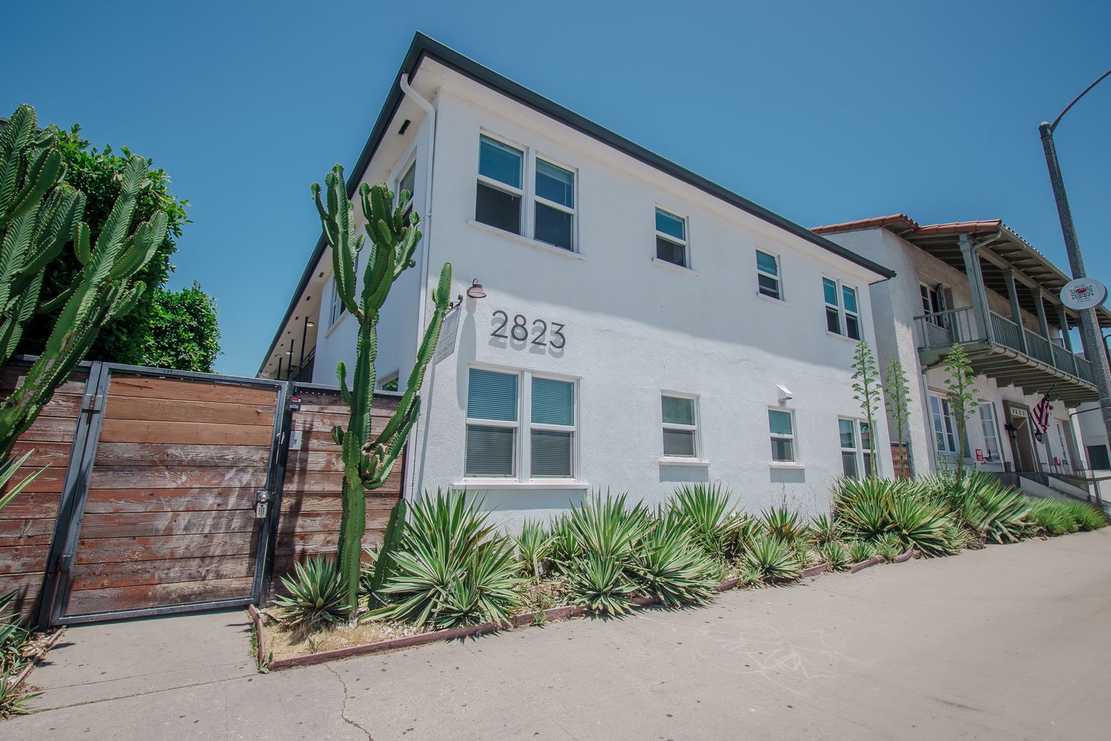 Long Beach Apartment: 2823 E 7th St.