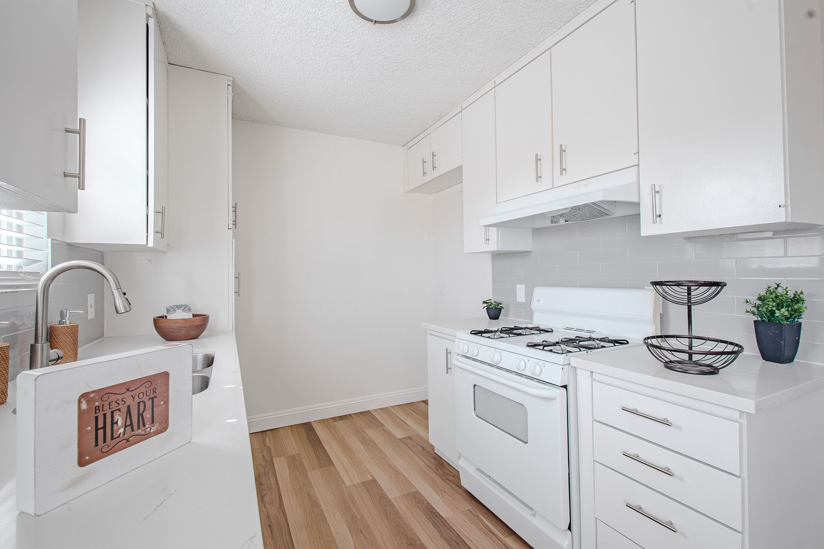 Anaheim Apartment: 922 Park Circle