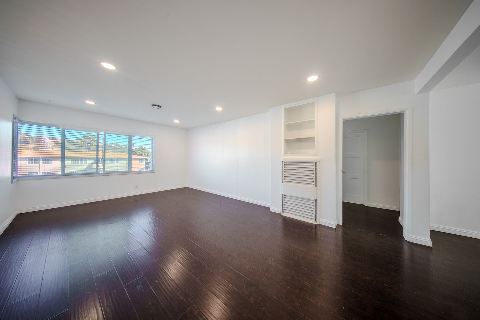 Long Beach Apartment: 1511 E. Wardlow Rd
