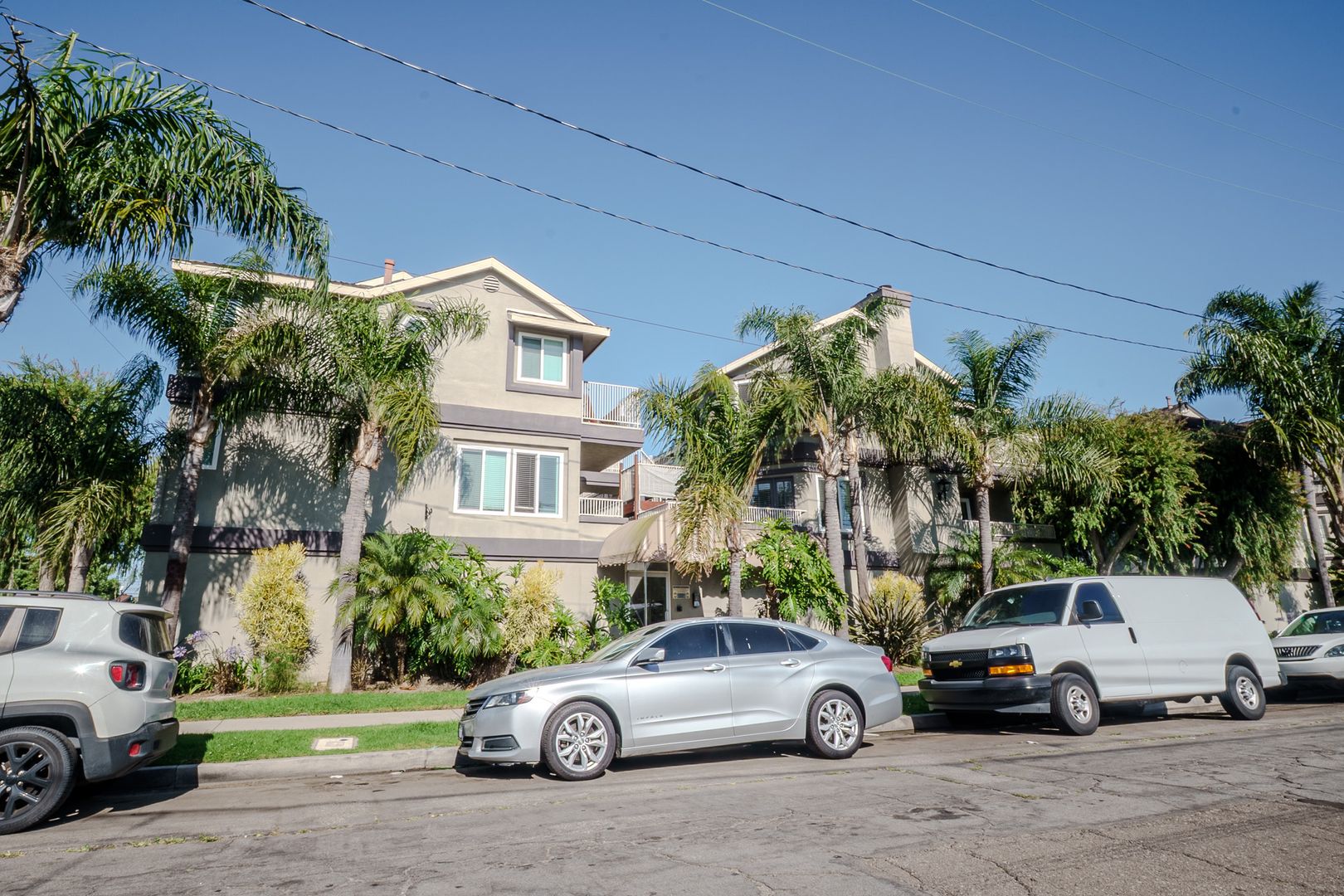 Long Beach Apartment: 1190 Newport Ave.