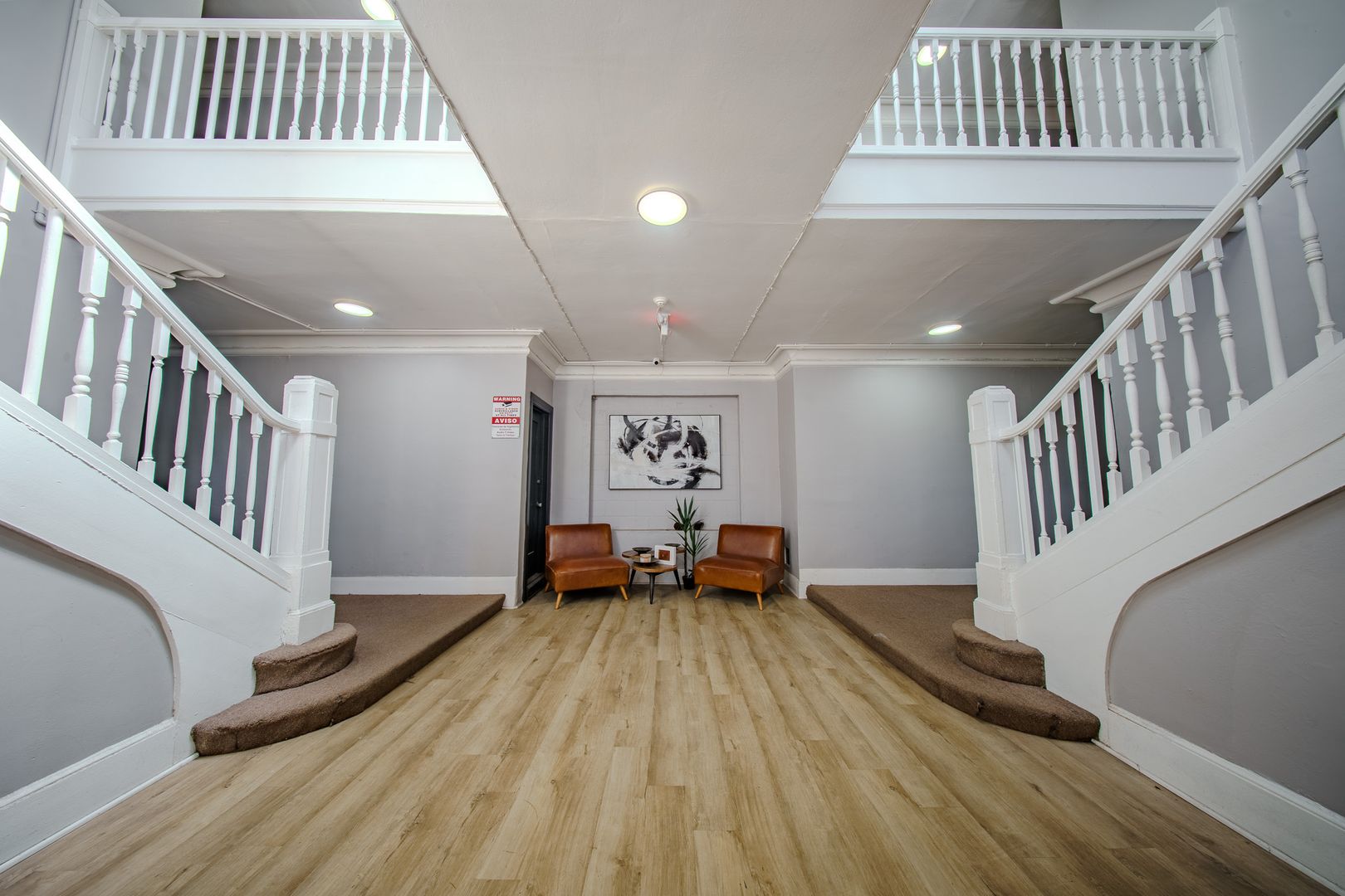 Los Angeles Apartment: 1800 North La Brea Ave