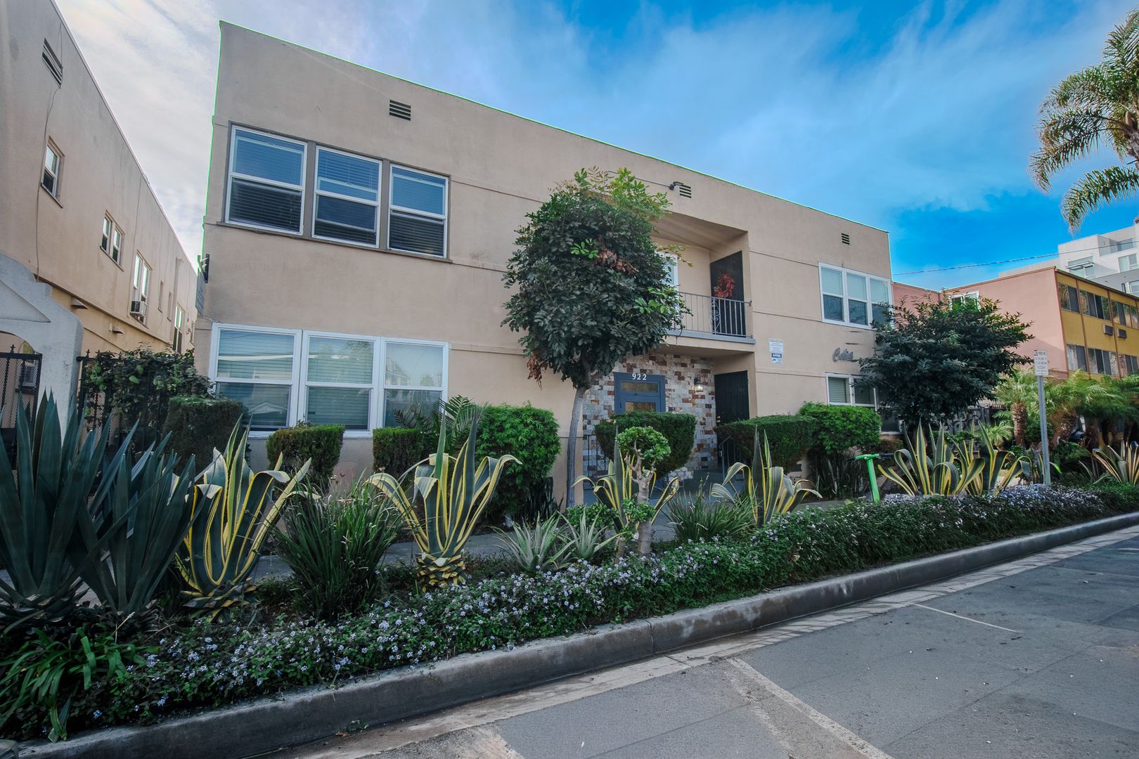 Long Beach Apartment: 922 E. 2nd St.