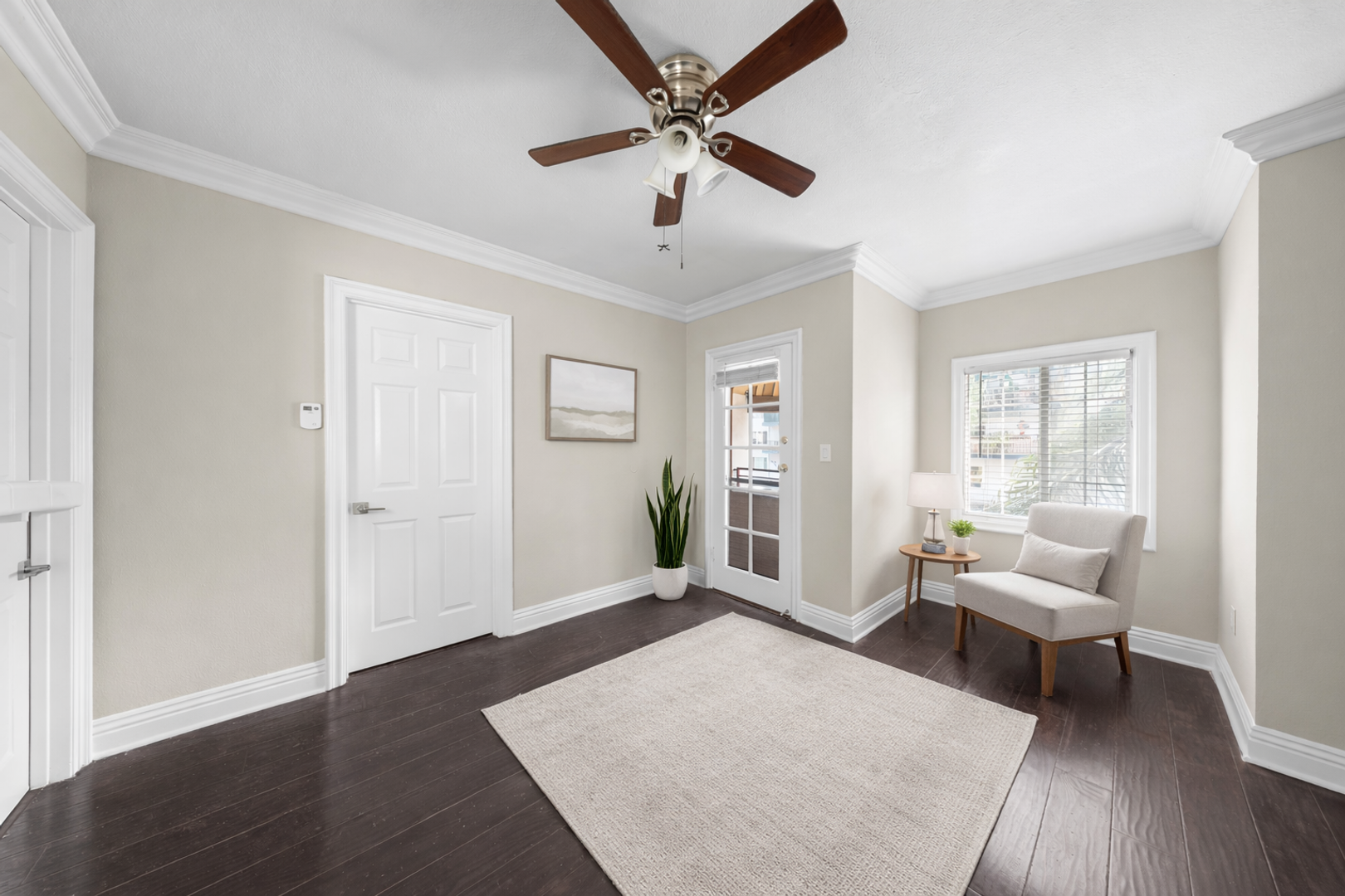 Long Beach Apartment: 73 Alamitos Ave.