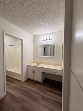 Comfortable & Spacious Signal Hill Apartment – photo 1