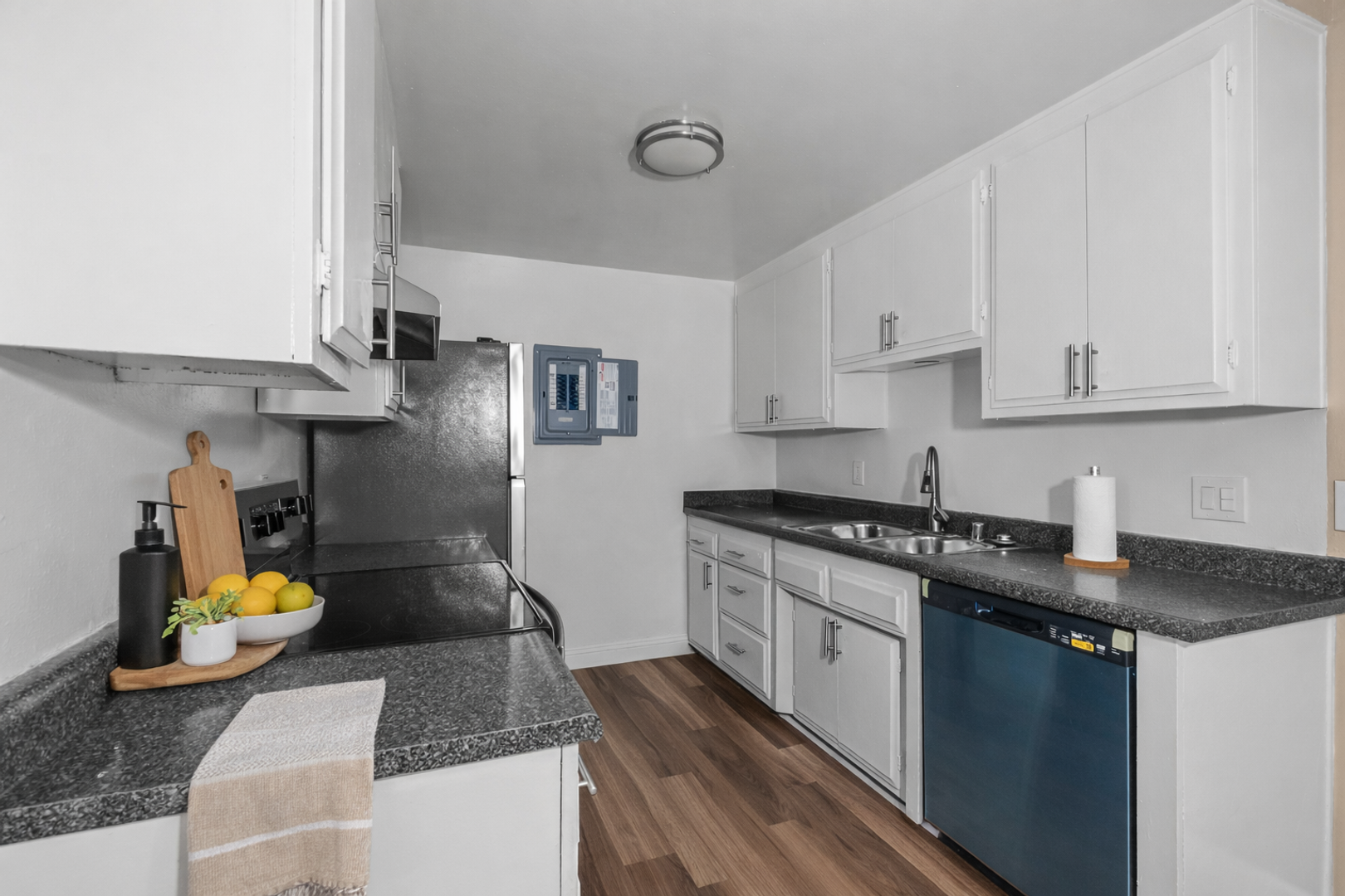 Long Beach Apartment: 1127 E. 4th St.