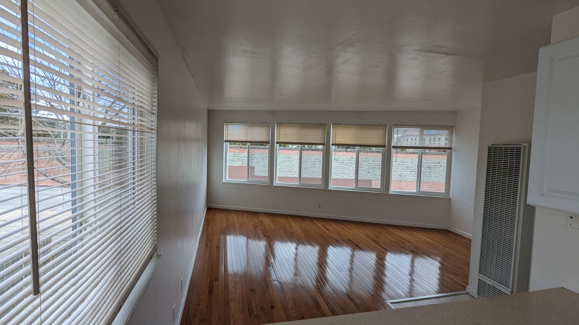 San Mateo Apartment: 527 North Amphlett Blvd.