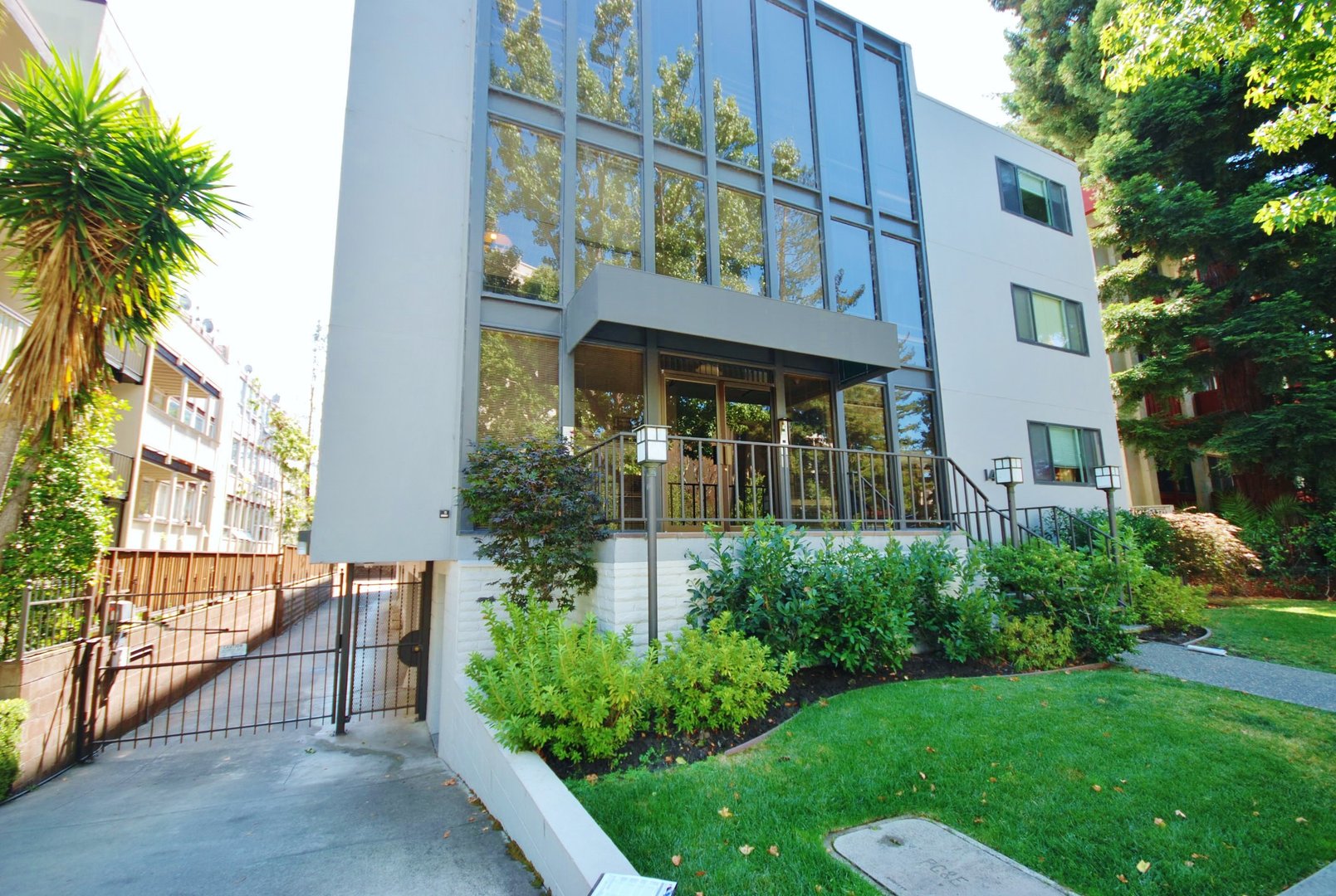 Burlingame Apartment: 1425 Bellevue Avenue