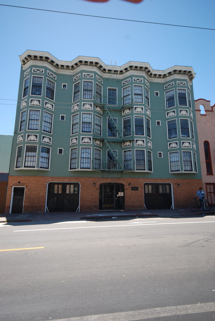 San Francisco Apartment: 3321 17th Street