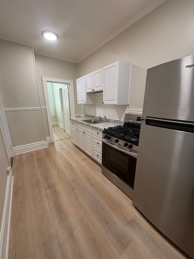 Cohoes Apartment: 16 McElwain Ave