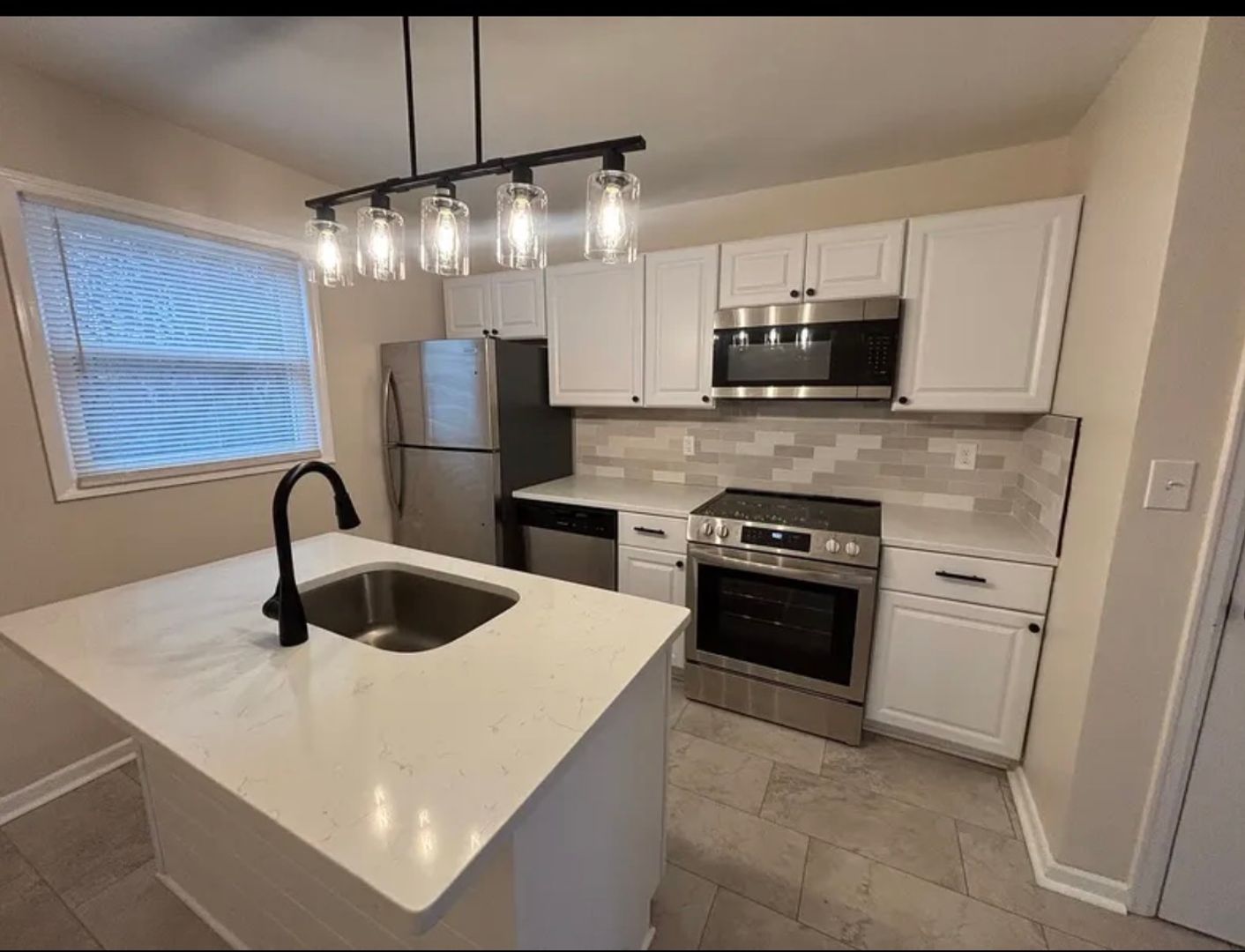South Colonie Apartment: 9 Anthony Lane