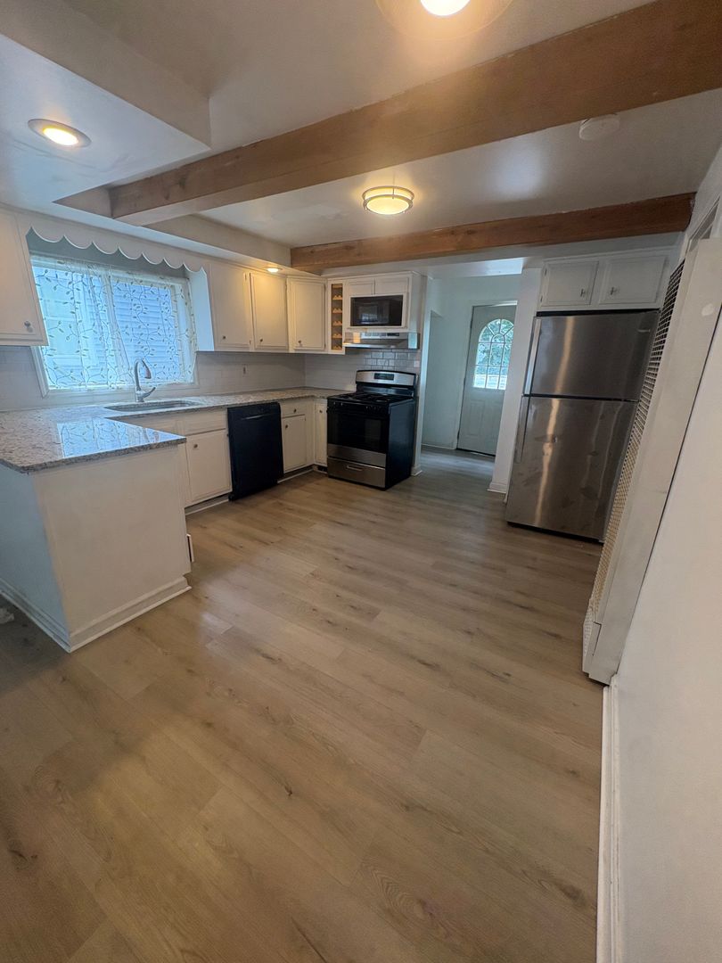 Troy Apartment: 499 2nd St