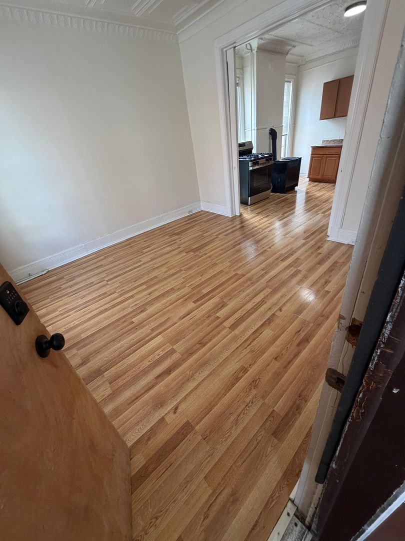 Cohoes Apartment: 14 McElwain Ave