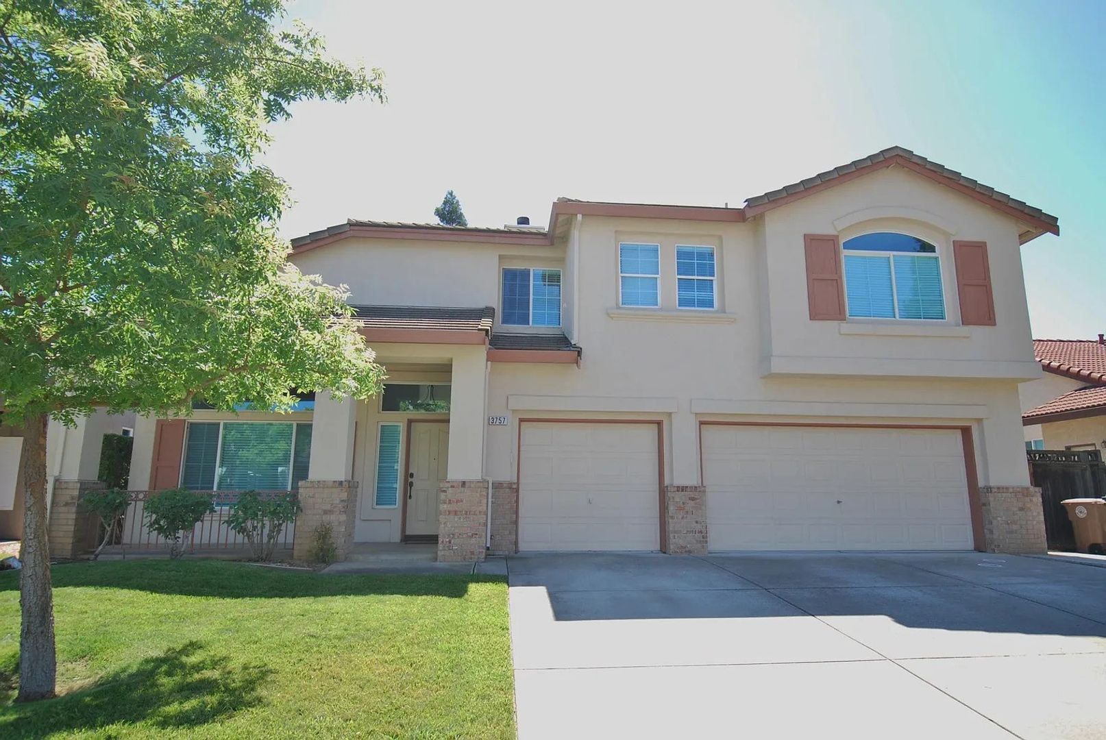 Great home in Elk Grove! 