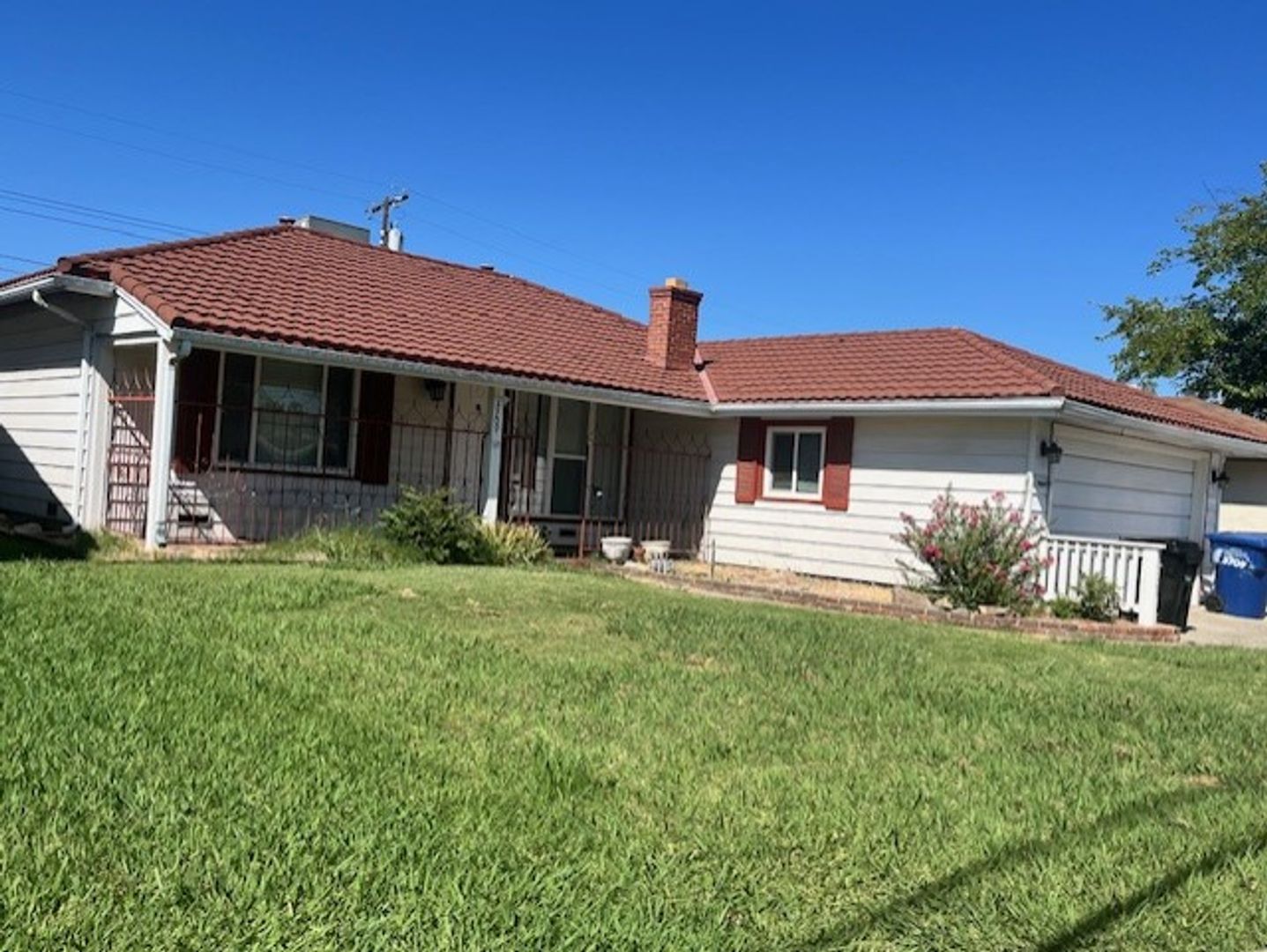 Sacramento House: 3709 Whitney Avenue
