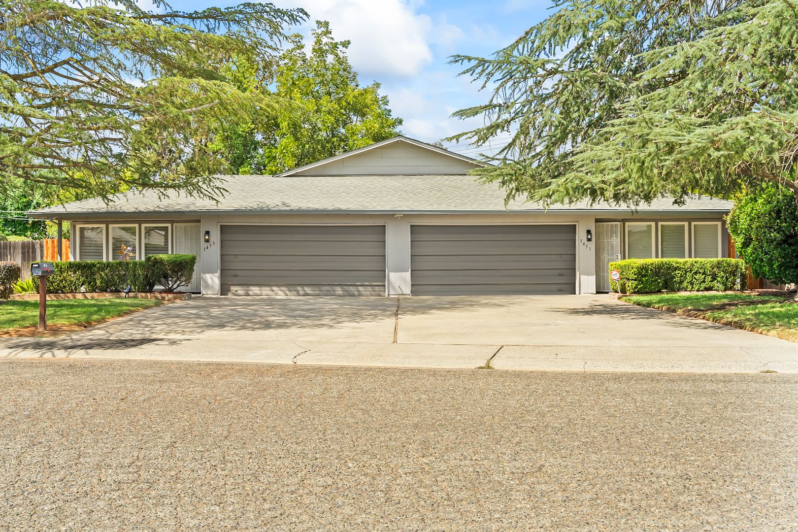 Carmichael Apartment: 3451-3453 Verla Street