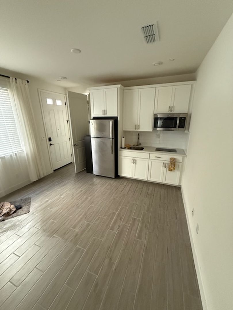 Roseville Apartment: 6041 Oberlander Drive