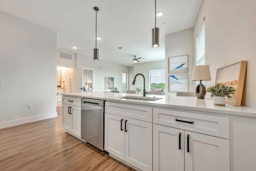 B3 - Two Bedroom – photo 1